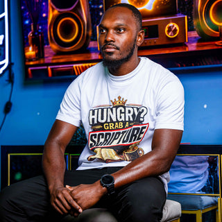 HUNGRY GRAB A SCRIPT TEE (MEN)